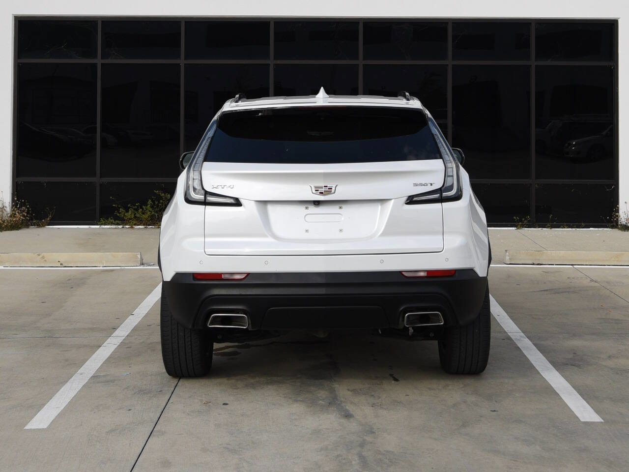 Used 2022 Cadillac XT4 Sport w/ Enhanced Visibility Package FWD image 8