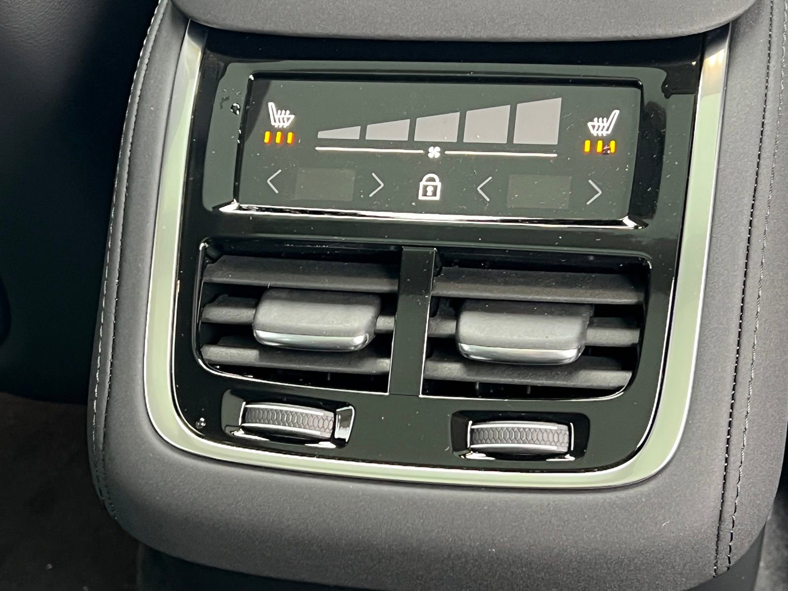 New 2026 Volvo XC90 B6 Ultra image 16