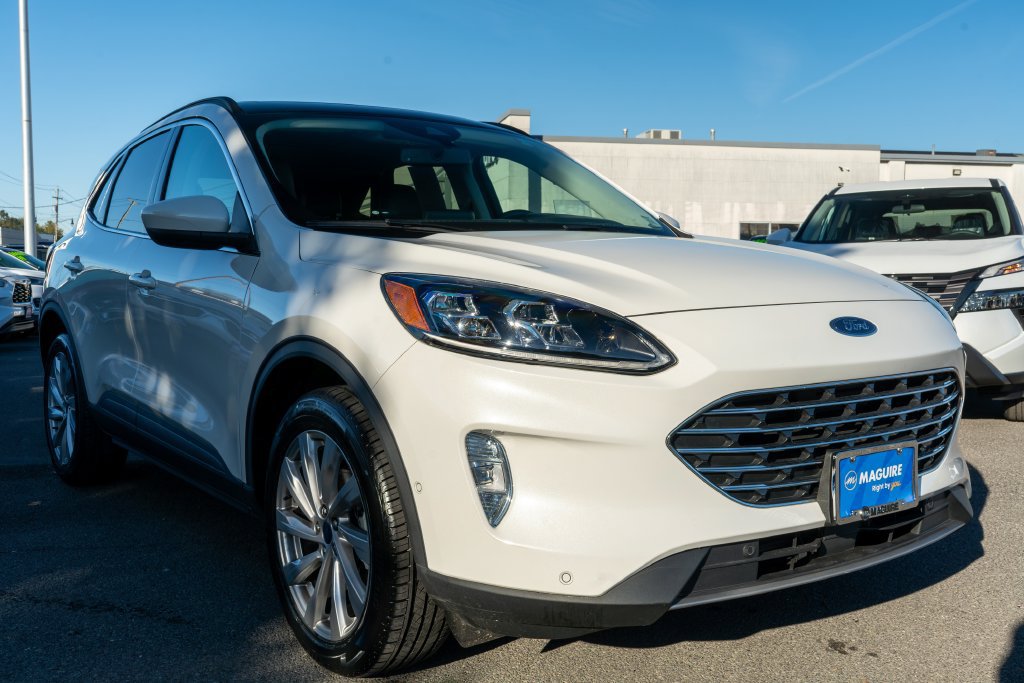 Used 2022 Ford Escape Titanium w/ Titanium Elite Package AWD/4WD image 4