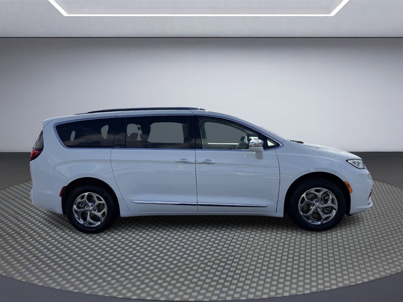 Used 2021 Chrysler Pacifica Limited image 10