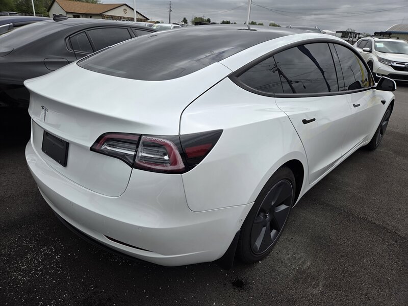 Used 2021 Tesla Model 3 Standard Range Plus RWD image 3