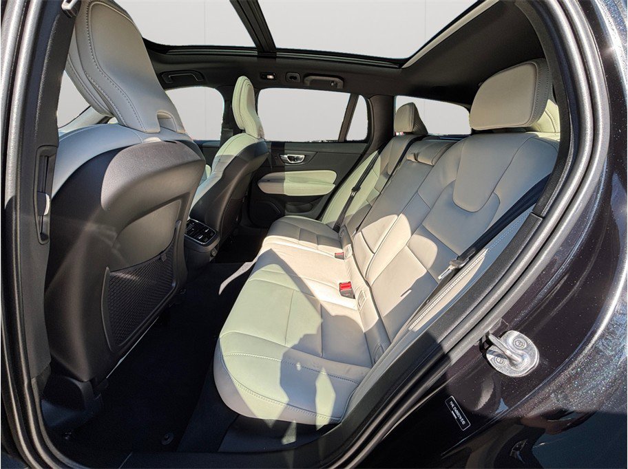 Used 2024 Volvo V60 B5 Cross Country Ultimate w/ Climate Package image 41