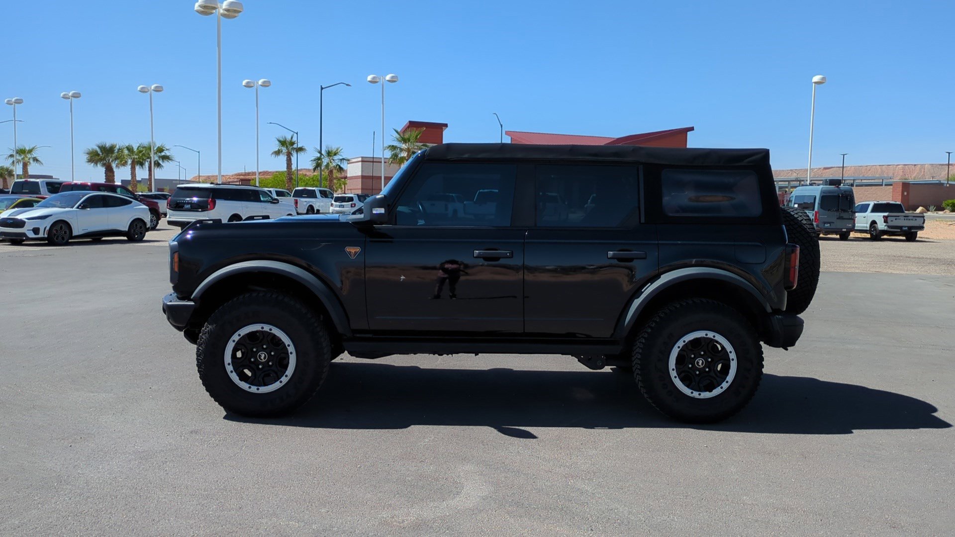 Used 2023 Ford Bronco Badlands image 6