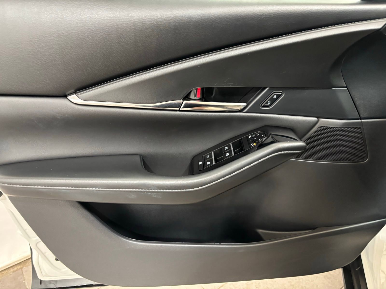 Certified 2025 MAZDA CX-30 AWD 2.5 S w/ Preferred Package image 18