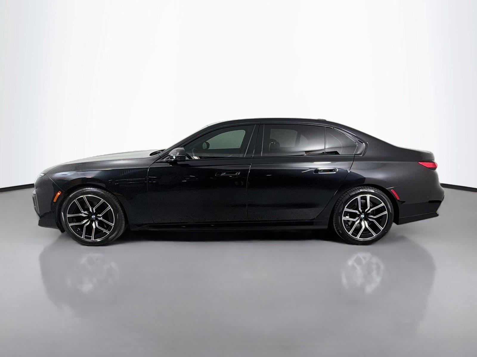 Used 2023 BMW 740i RWD image 8