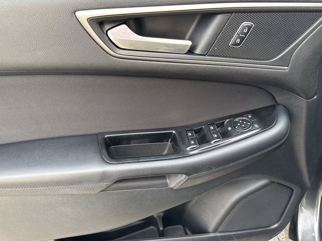 Used 2015 Ford Edge SEL image 17