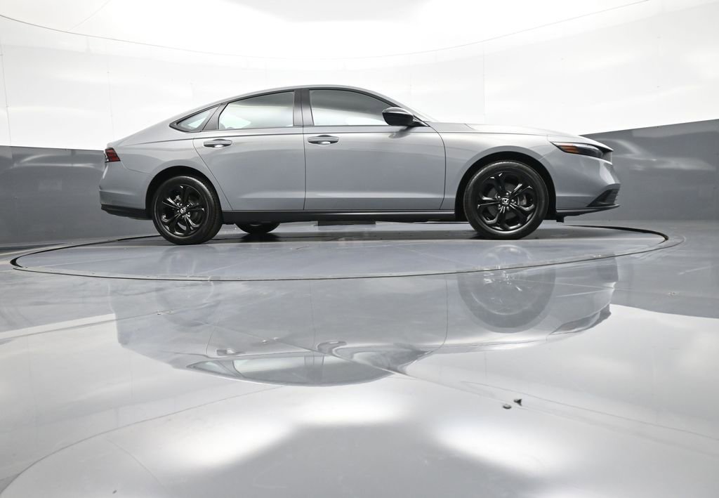 Used 2025 Honda Accord SE image 29