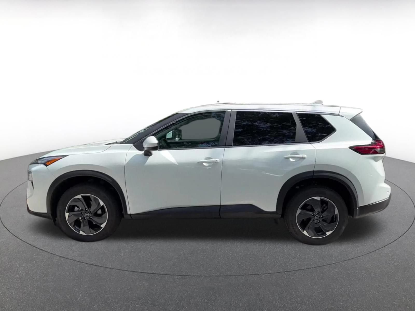 Used 2025 Nissan Rogue SV AWD/4WD image 9