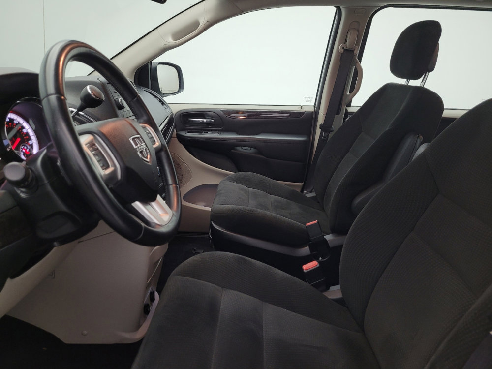 Used 2016 Dodge Grand Caravan American Value Package w/ UConnect Hands-Free Group image 17