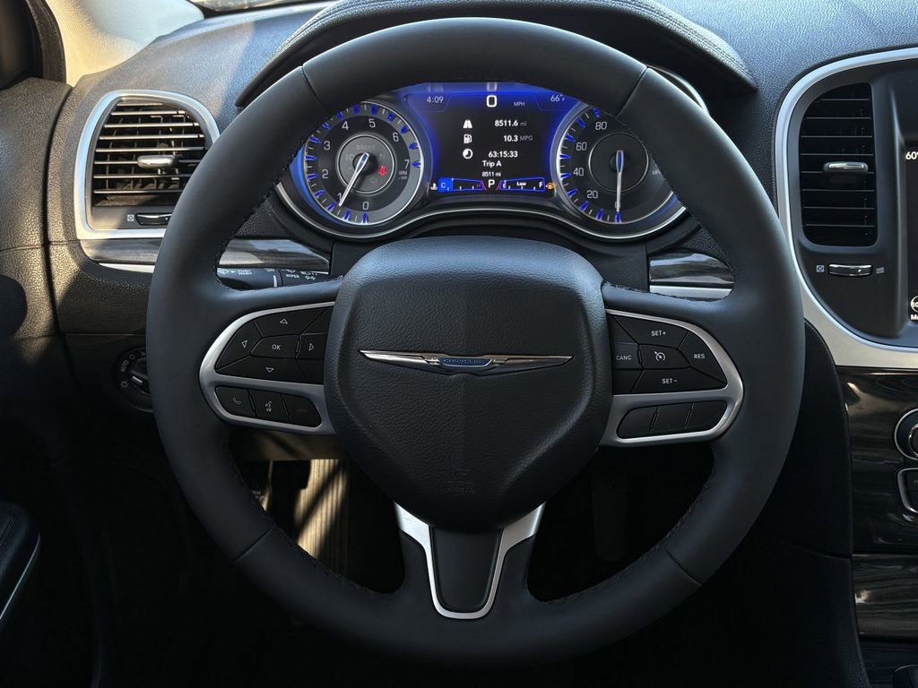 Used 2022 Chrysler 300 Touring image 14