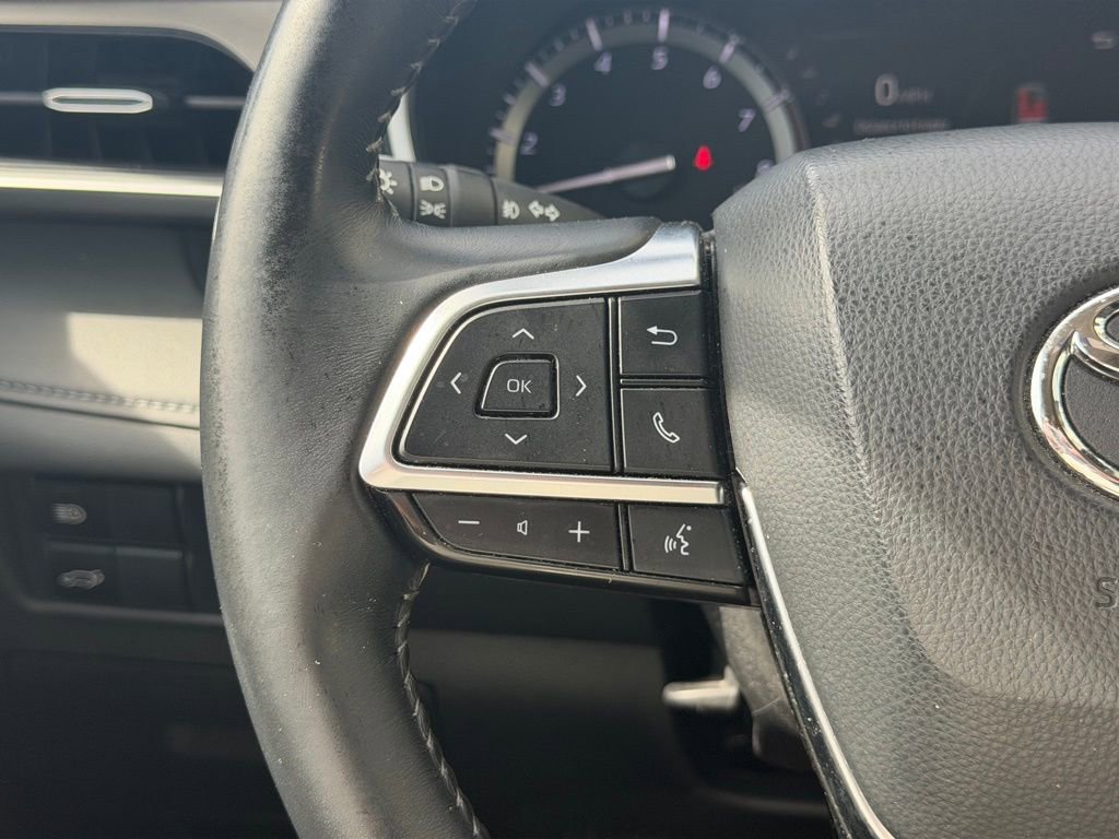 Used 2020 Toyota Highlander XLE image 17