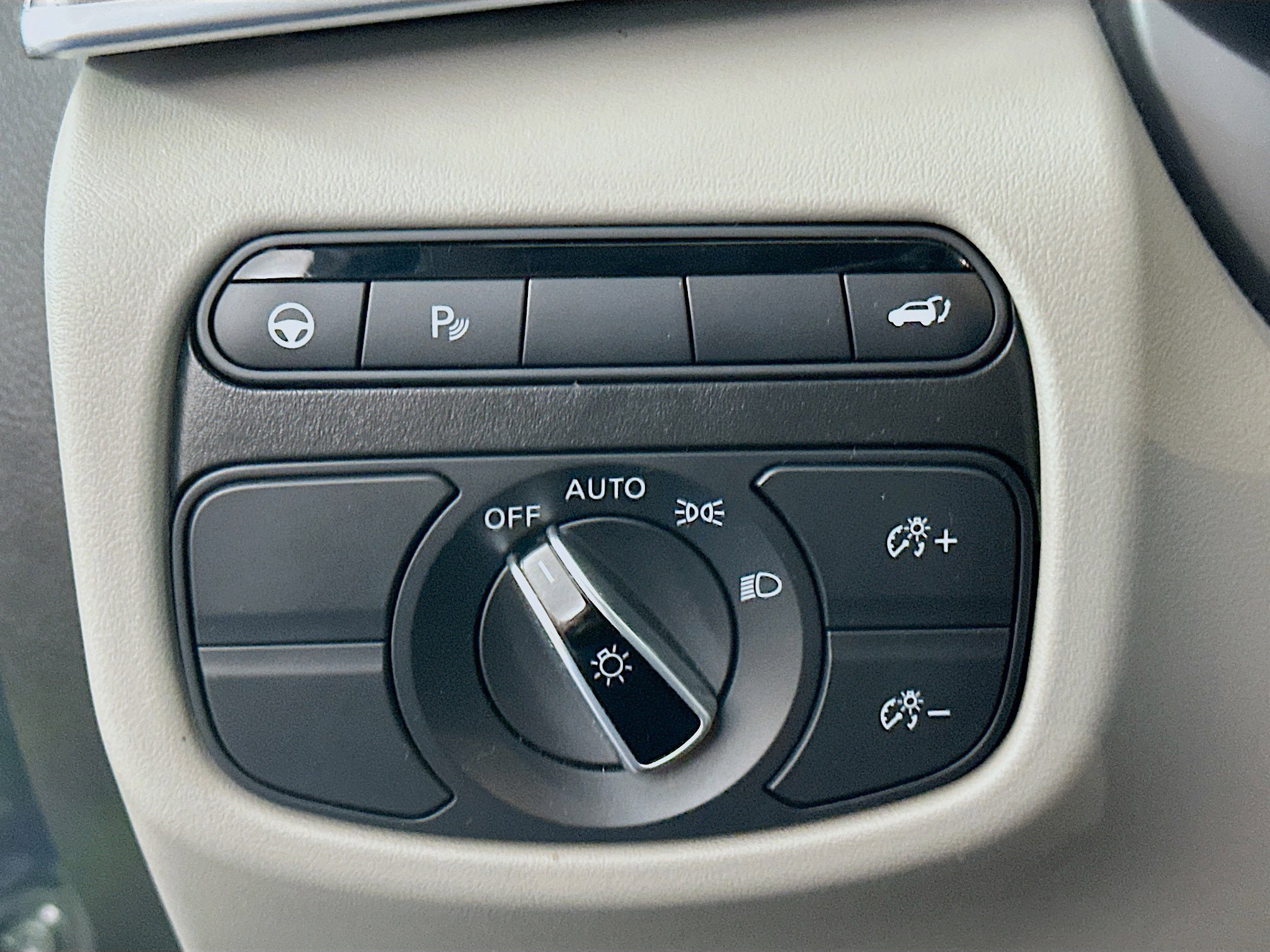 Used 2023 INFINITI QX50 Luxe image 16