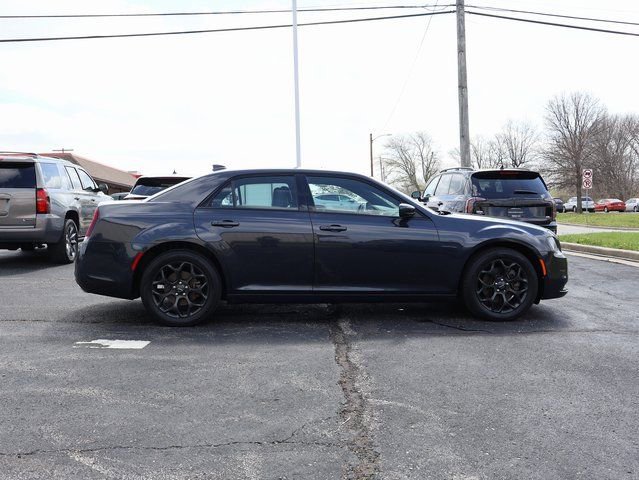 Used 2019 Chrysler 300 S image 9