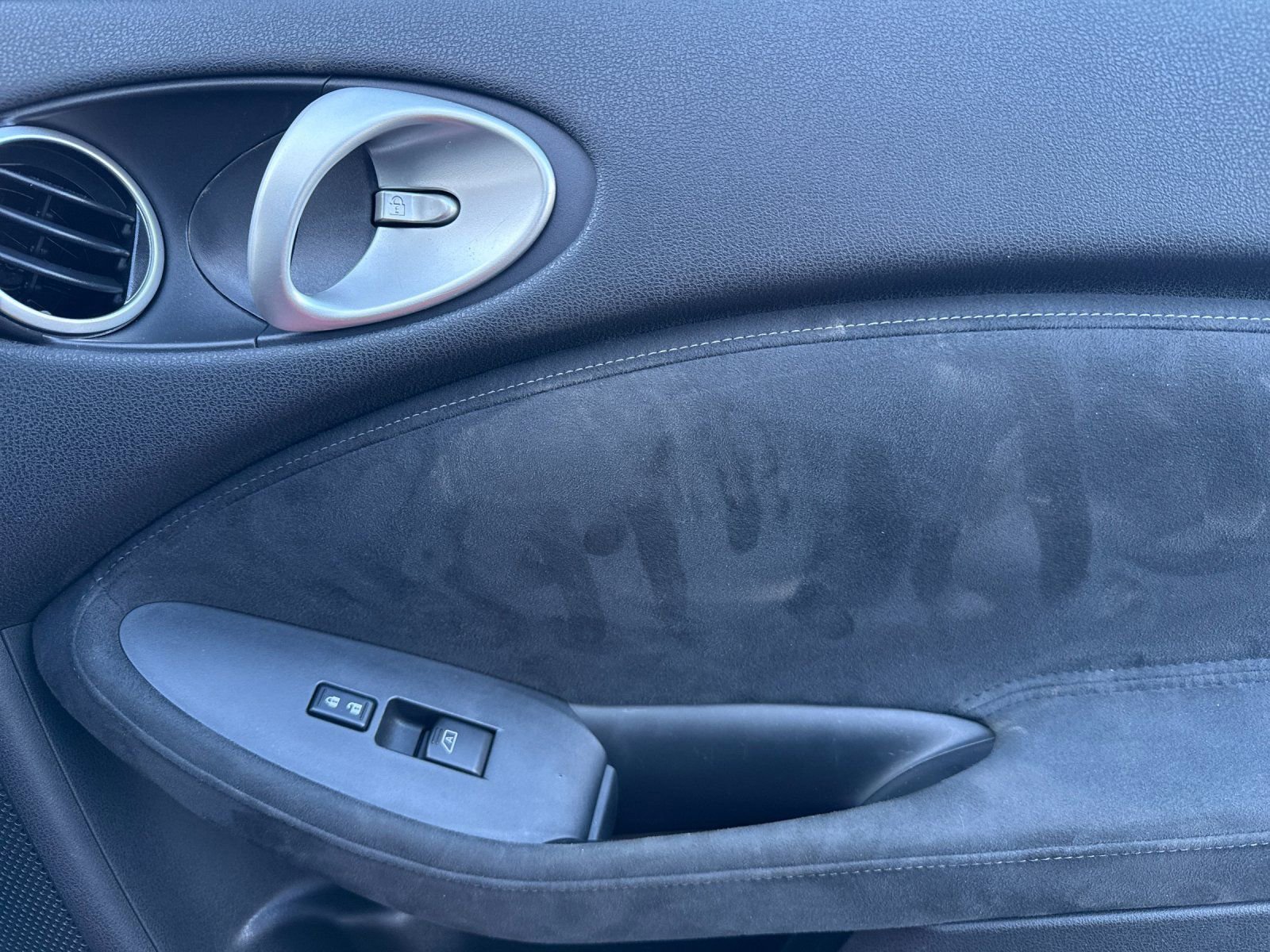 Used 2010 Nissan 370Z Touring image 13