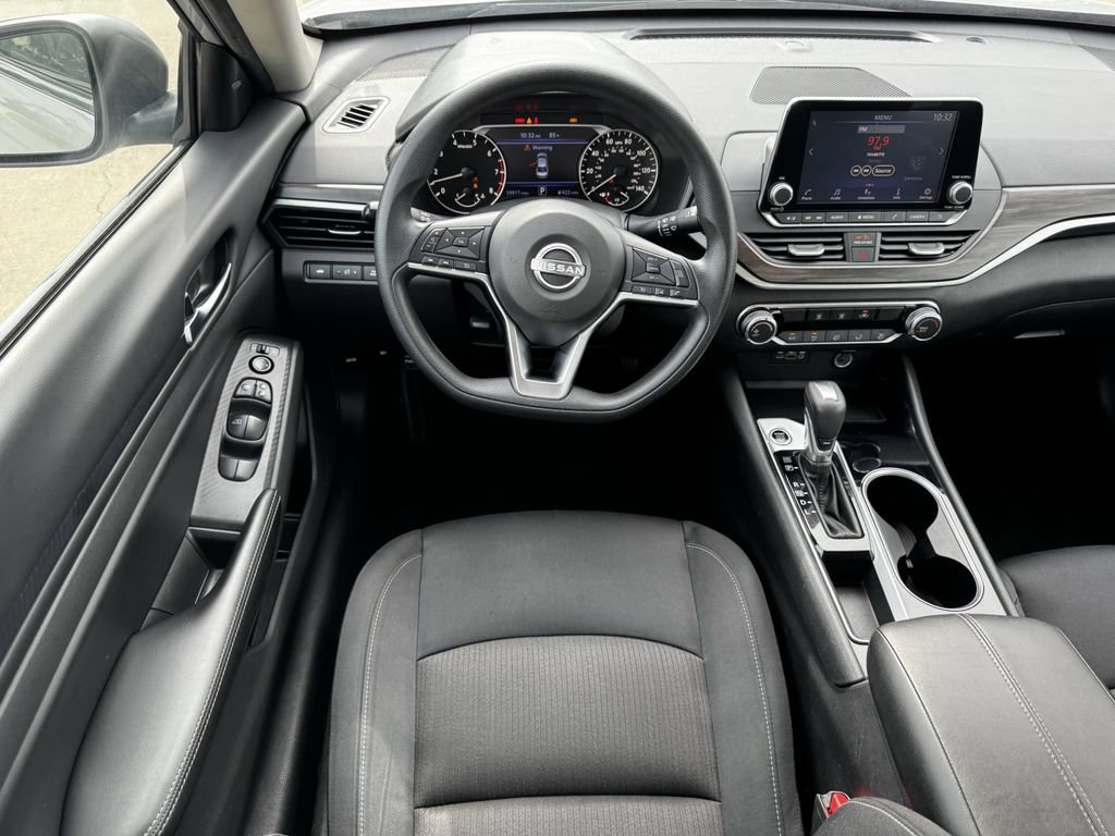 Used 2024 Nissan Altima 2.5 SV FWD image 13