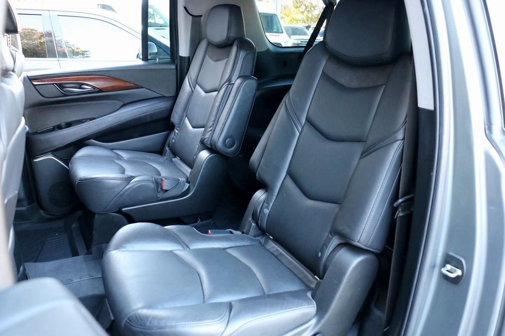 Used 2020 Cadillac Escalade ESV Premium Luxury image 28