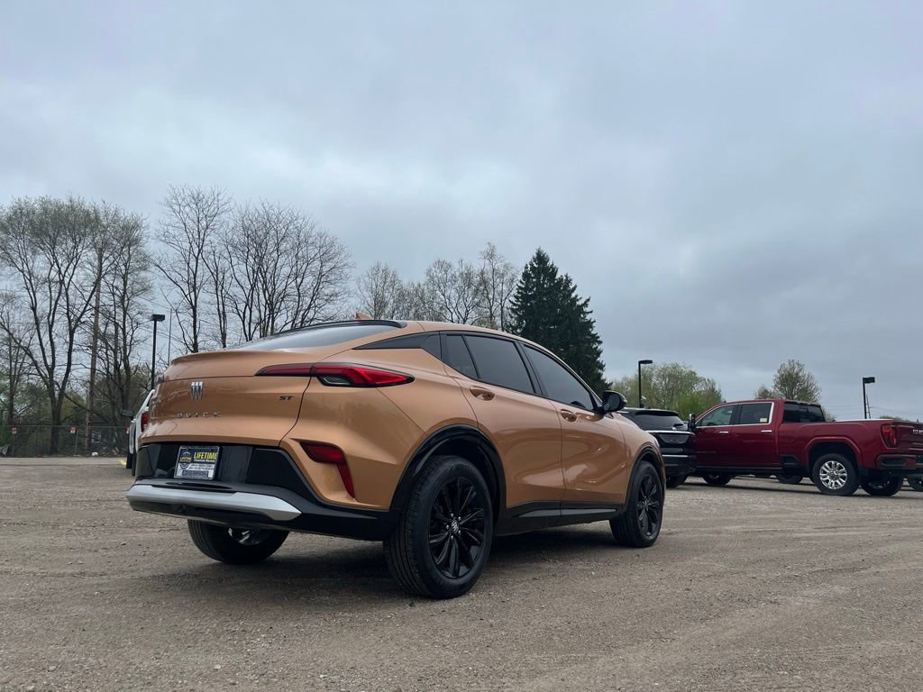 Used 2024 Buick Envista Sport Touring w/ Convenience I Package FWD image 7