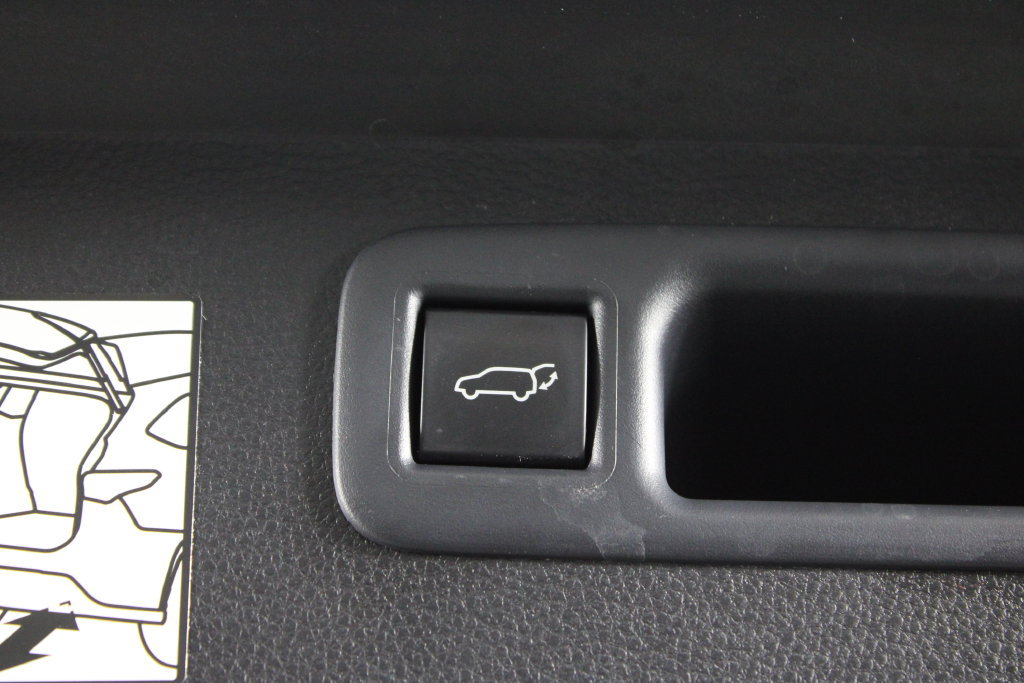 Used 2024 Toyota Highlander XSE FWD image 18