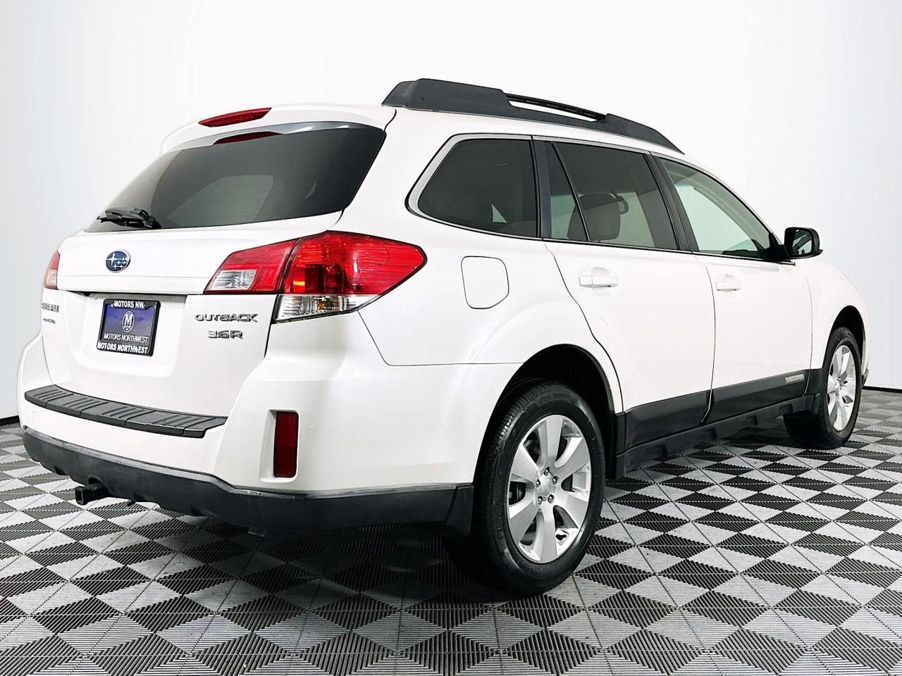 Used 2010 Subaru Outback 3.6R Limited image 24