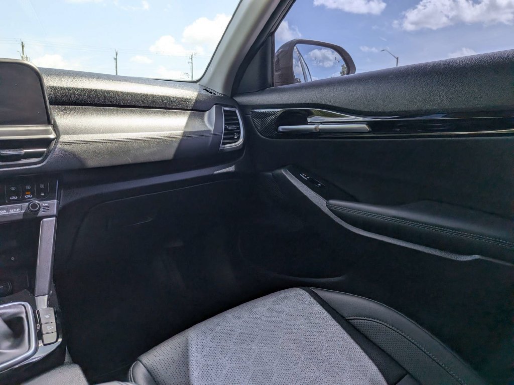 Used 2024 Kia Seltos EX FWD image 16