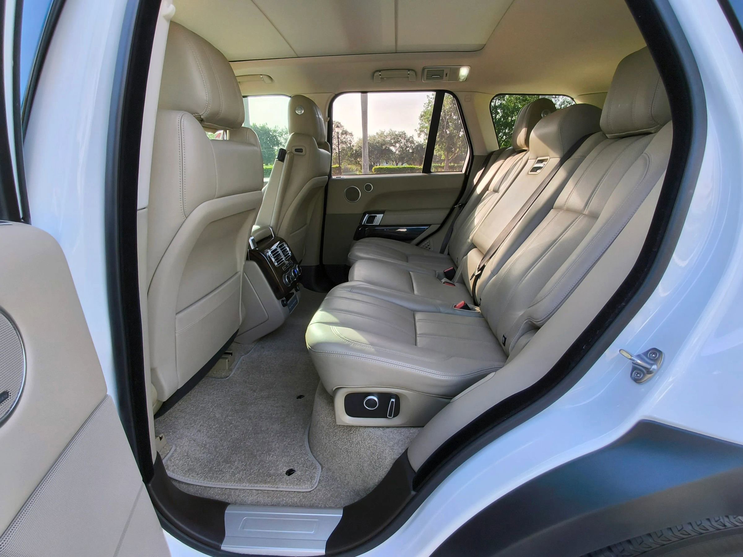 Used 2017 Land Rover Range Rover Supercharged image 29