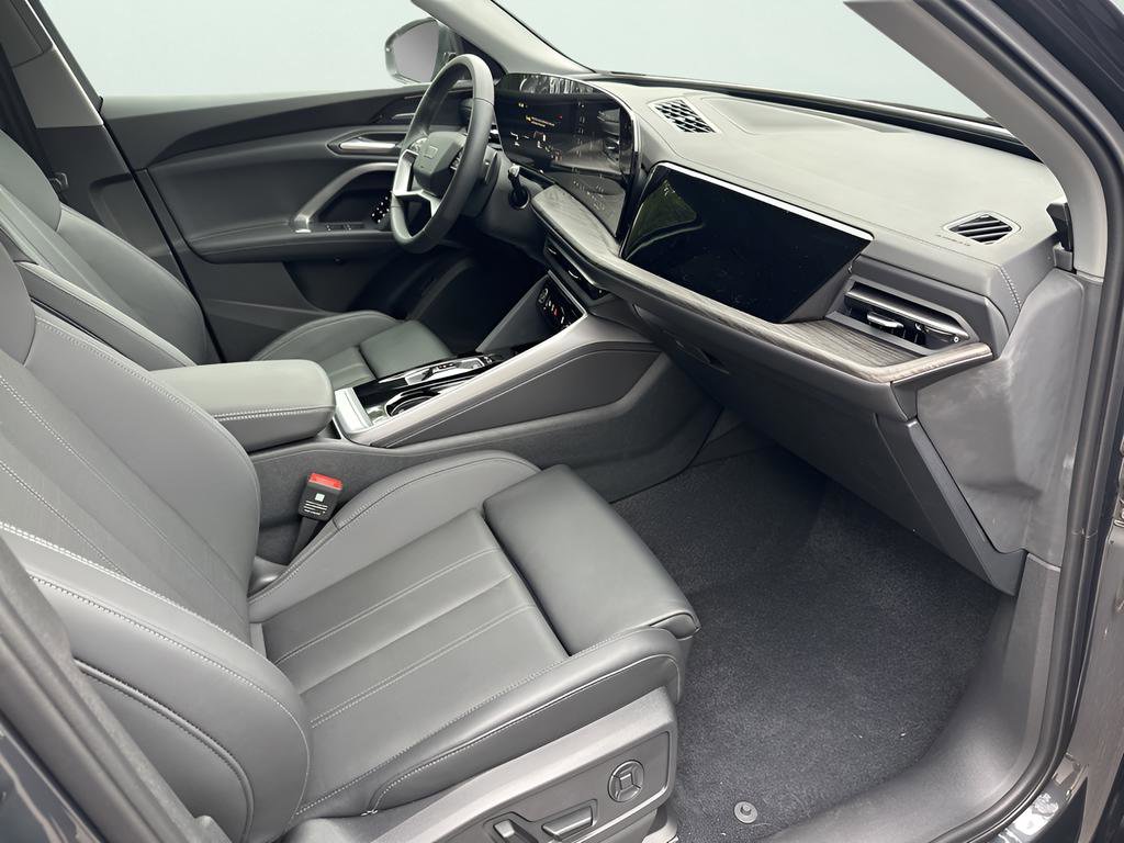 Used 2025 Audi Q5 Premium Plus w/ Premium Plus image 35