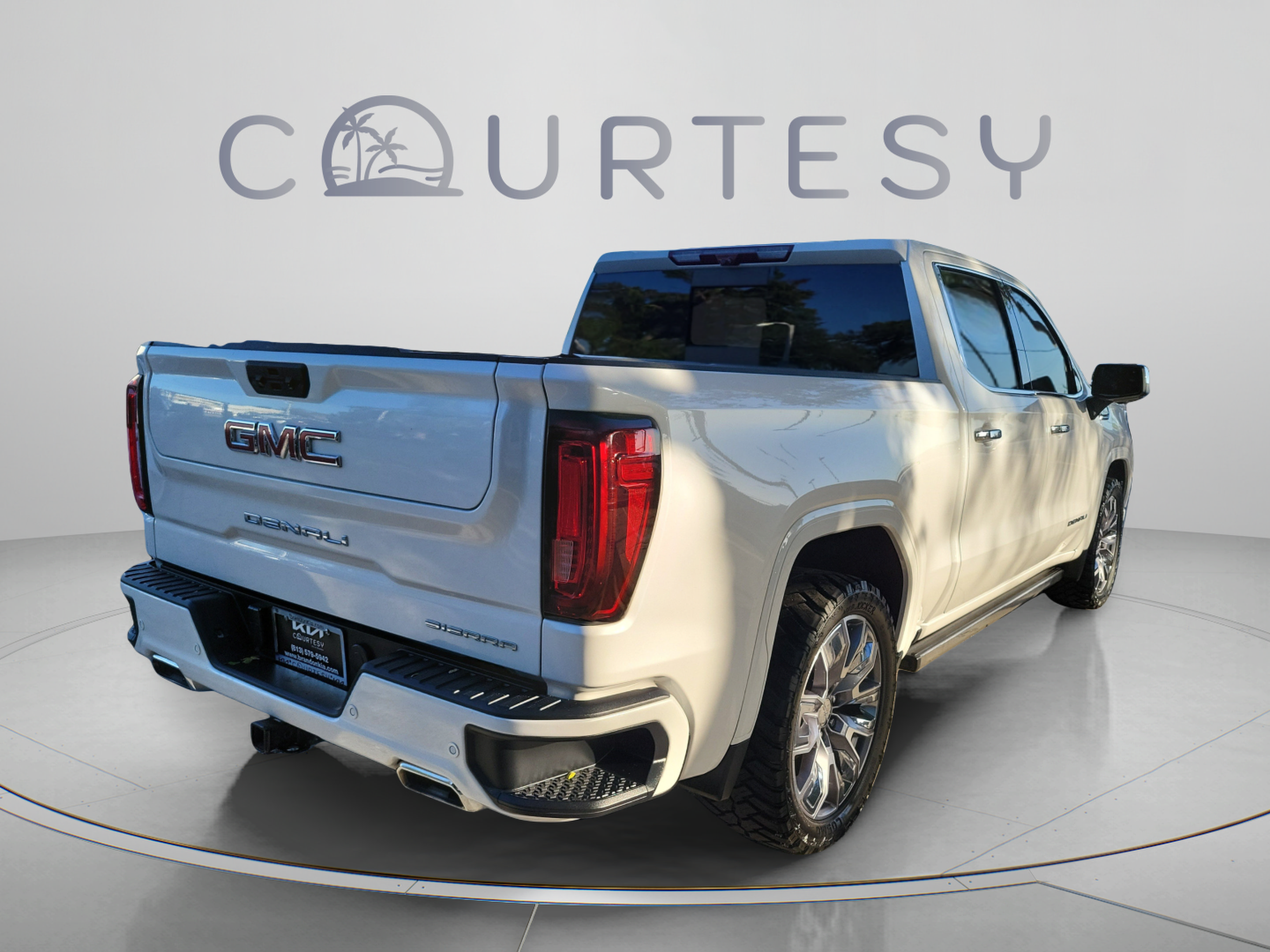 Used 2022 GMC Sierra 1500 Denali w/ Denali Reserve Package AWD/4WD image 3