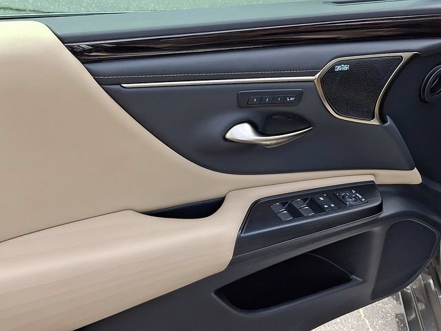 Used 2021 Lexus ES 350 Ultra Luxury w/ Accessory Package 2 FWD image 12