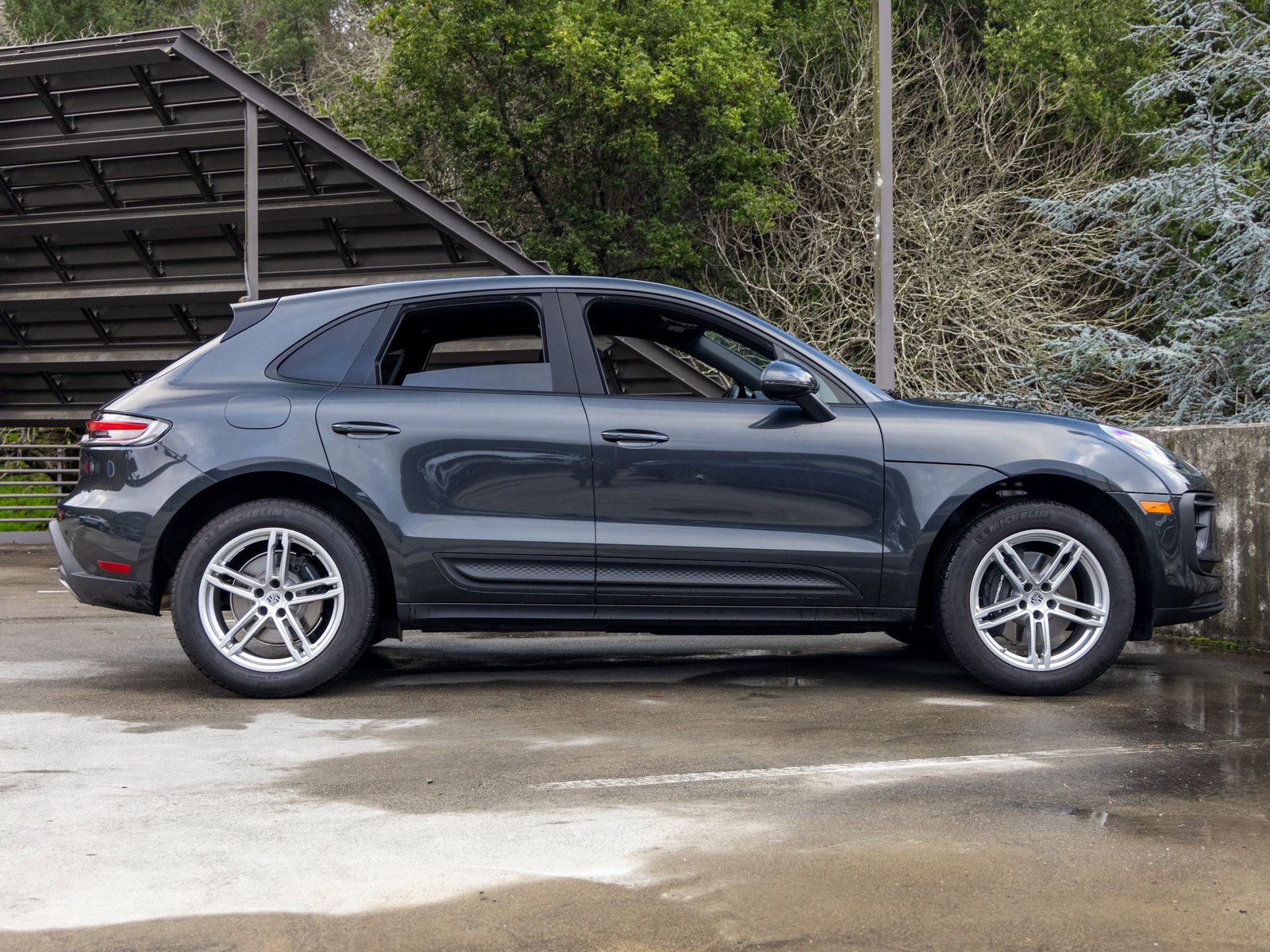Certified 2025 Porsche Macan image 12