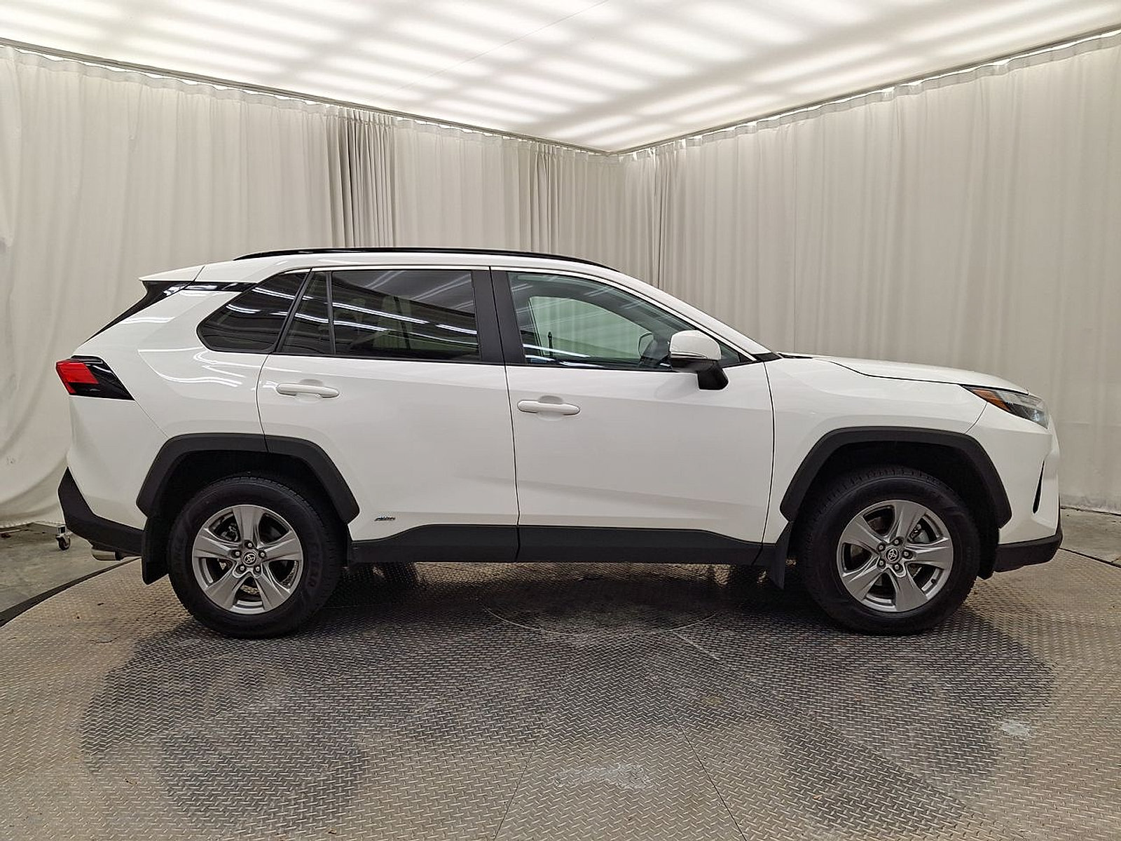 Certified 2022 Toyota RAV4 XLE w/ Convenience Package AWD/4WD image 30