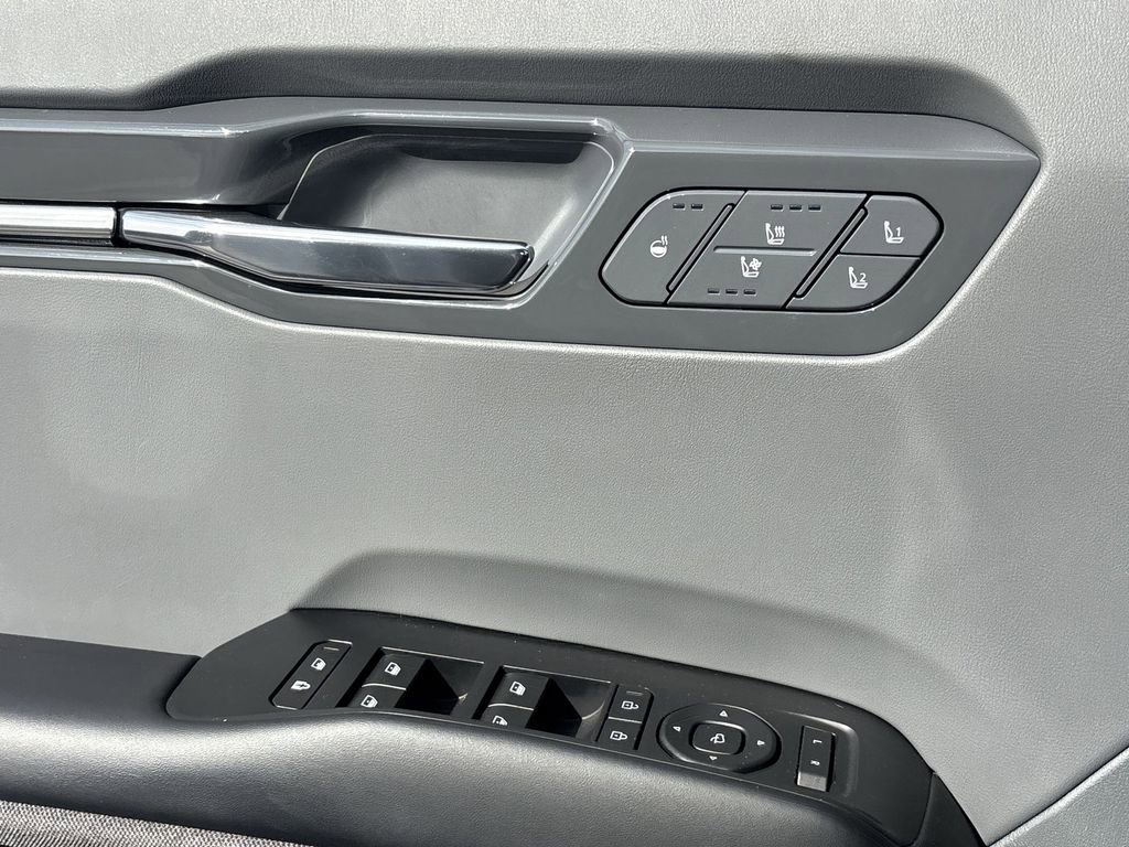 Used 2024 Kia EV9 Land image 24