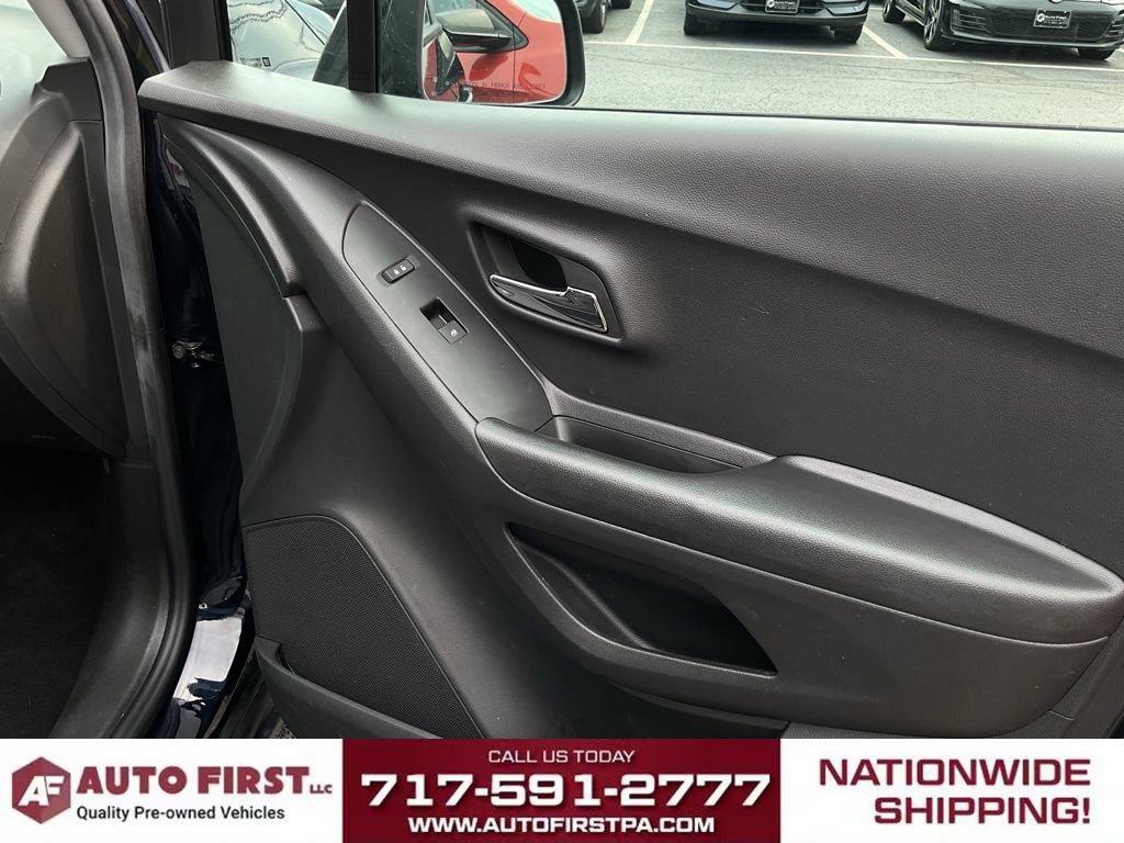 Used 2022 Chevrolet Trax LT w/ LT Convenience Package AWD/4WD image 19