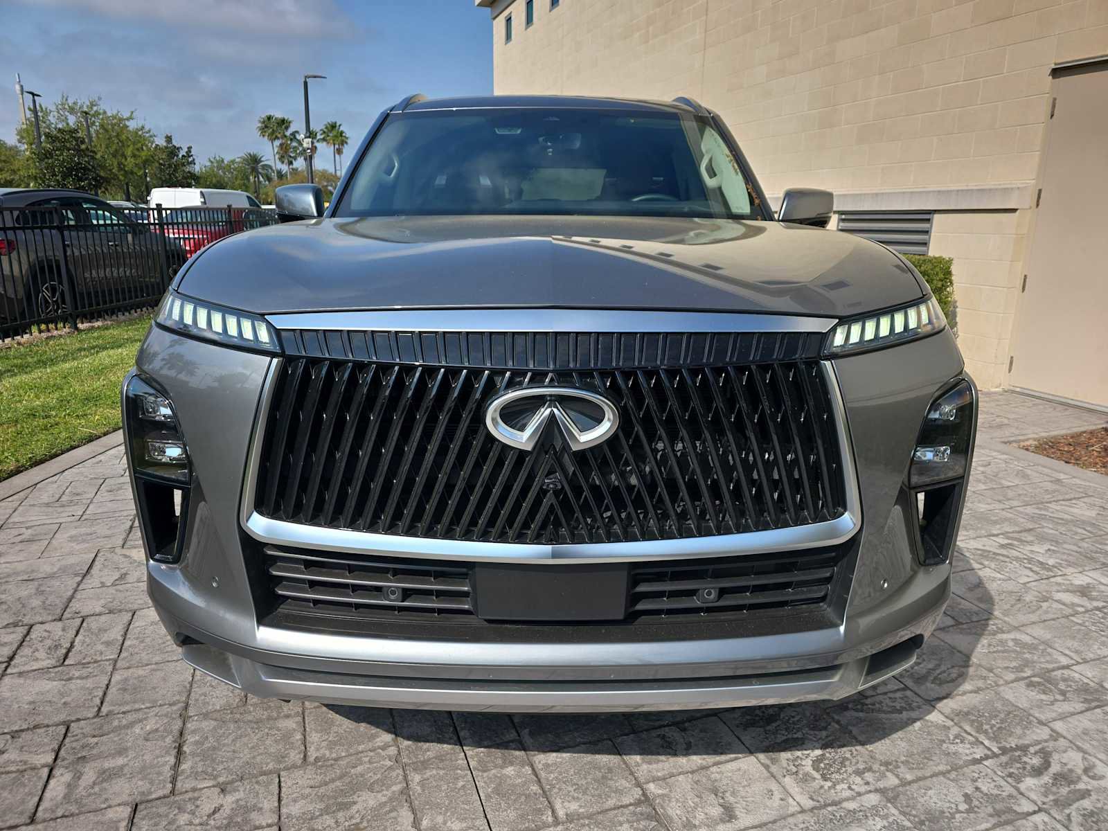 Certified 2025 INFINITI QX80 Sensory image 2