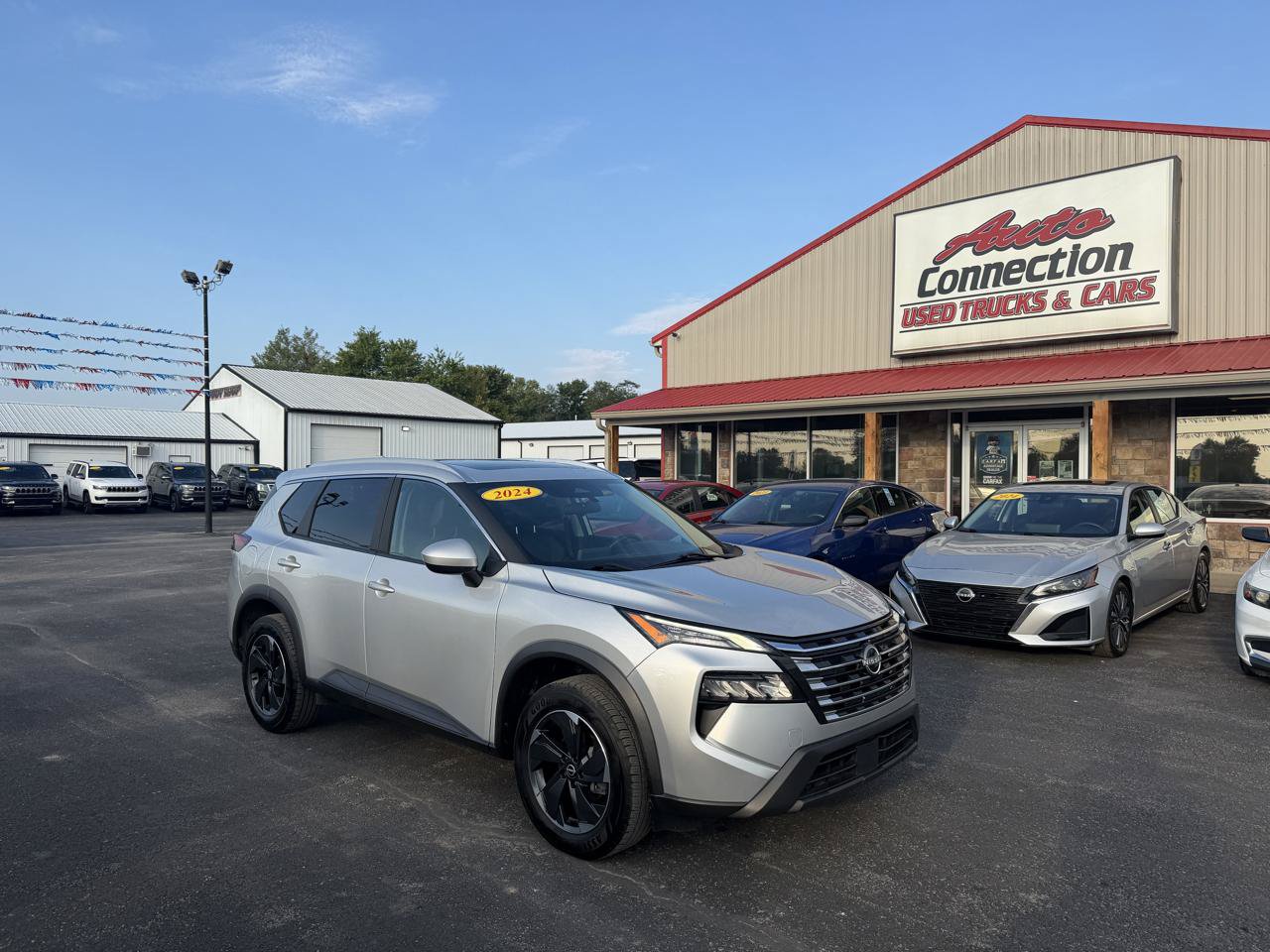 Used 2024 Nissan Rogue SV w/ SV Premium Package AWD/4WD image 1