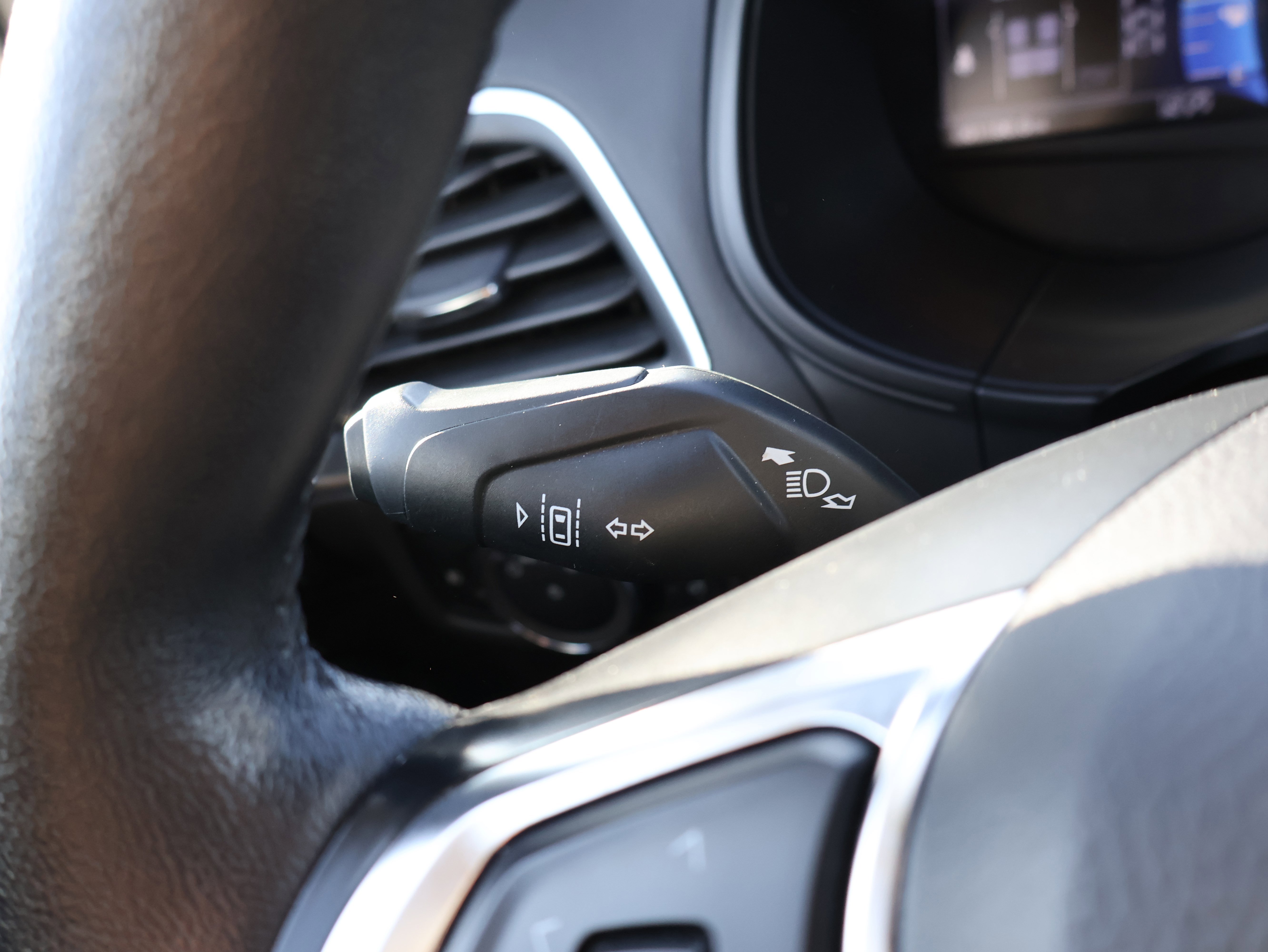 Used 2024 Ford Edge Titanium image 34