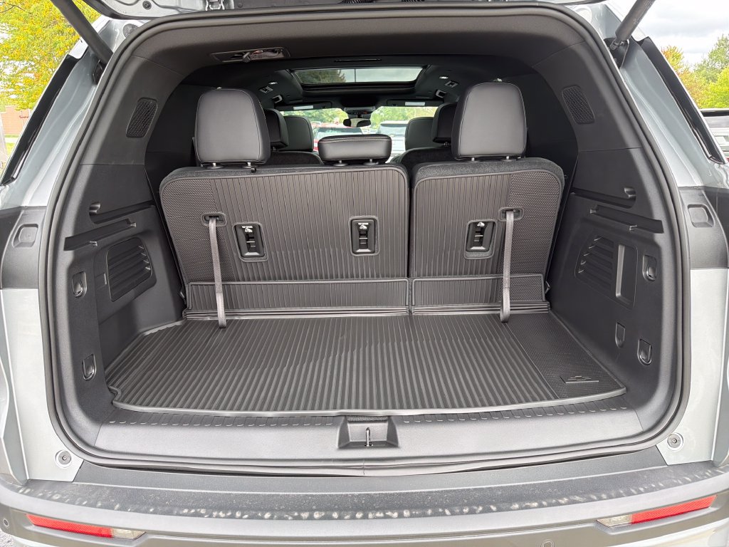 New 2027 Chevrolet Traverse LT w/ Sun and Wheel Package AWD/4WD image 25
