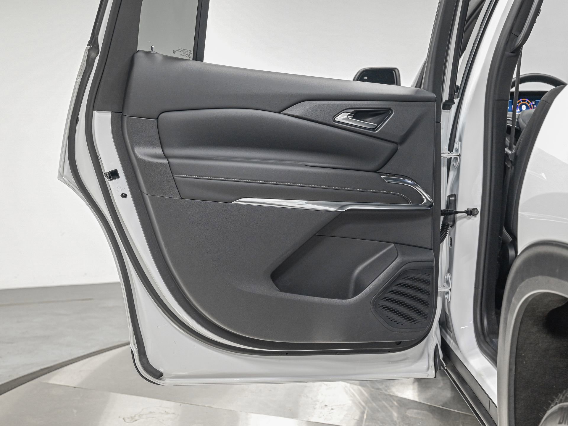 Used 2024 Chevrolet Traverse LS image 26