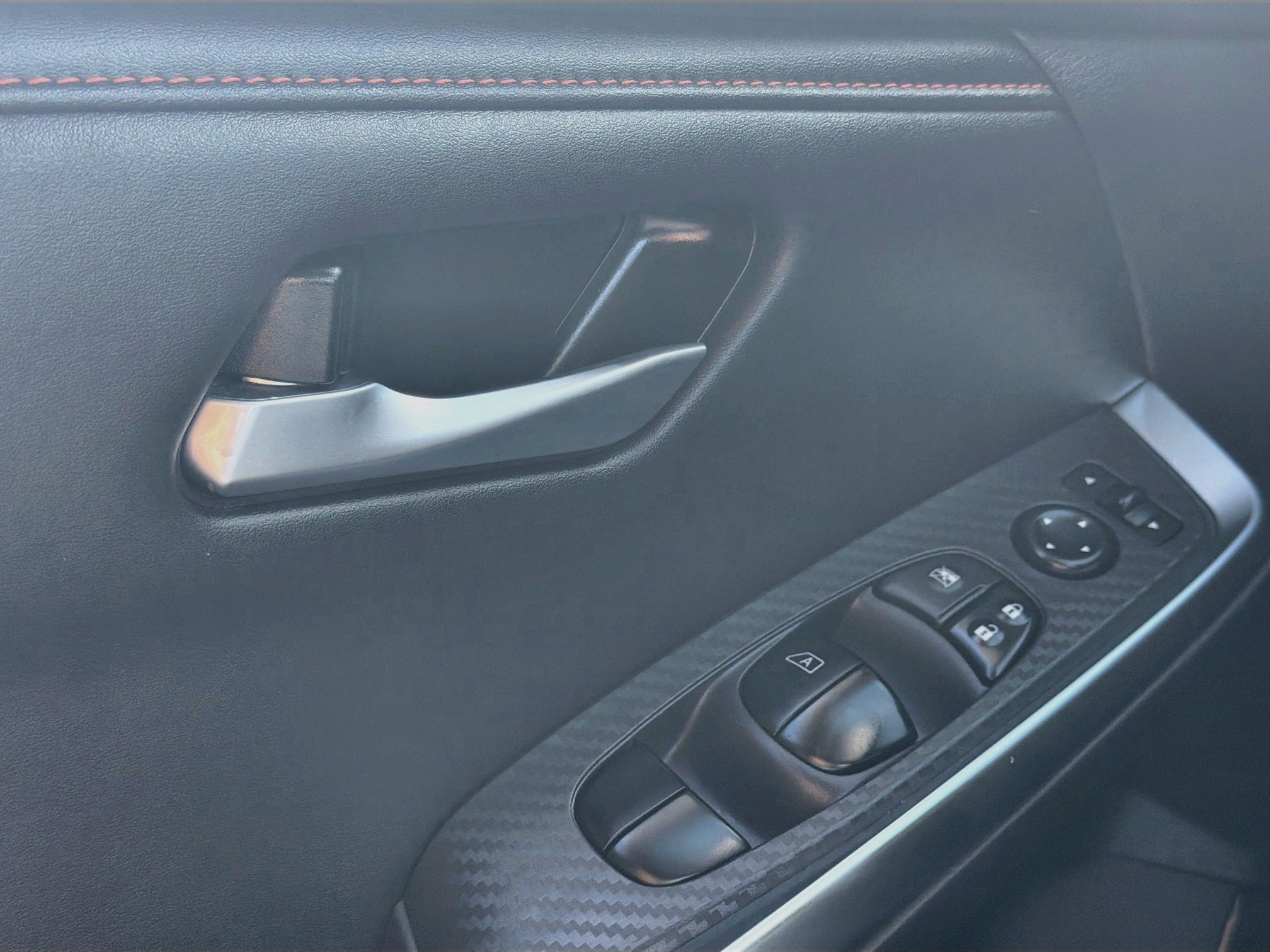 Used 2025 Nissan Sentra SR FWD image 15