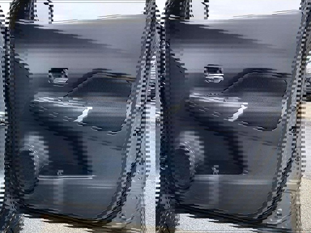 Used 2023 Nissan Kicks SV FWD image 11