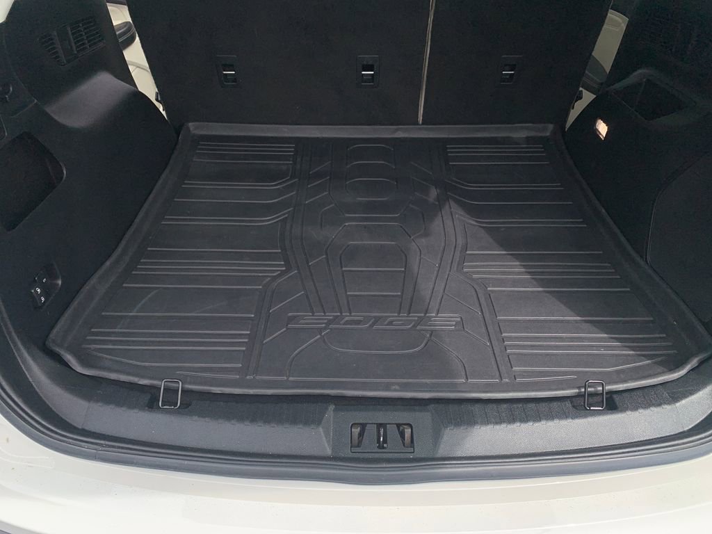 Used 2020 Ford Edge Titanium w/ Equipment Group 301A FWD image 25