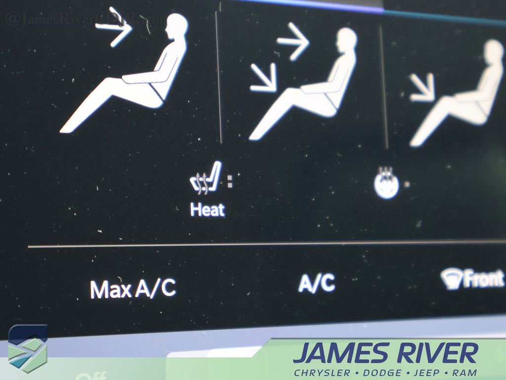 Used 2024 Chrysler Pacifica Touring-L image 33