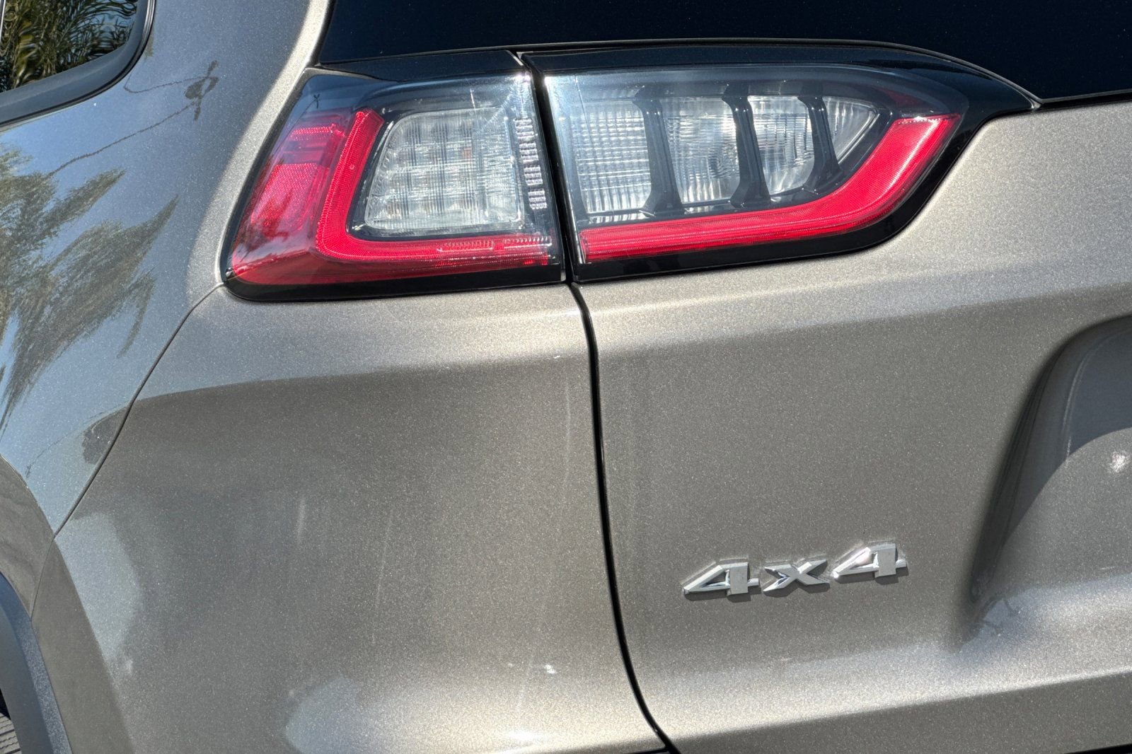Used 2020 Jeep Cherokee Latitude AWD/4WD image 29