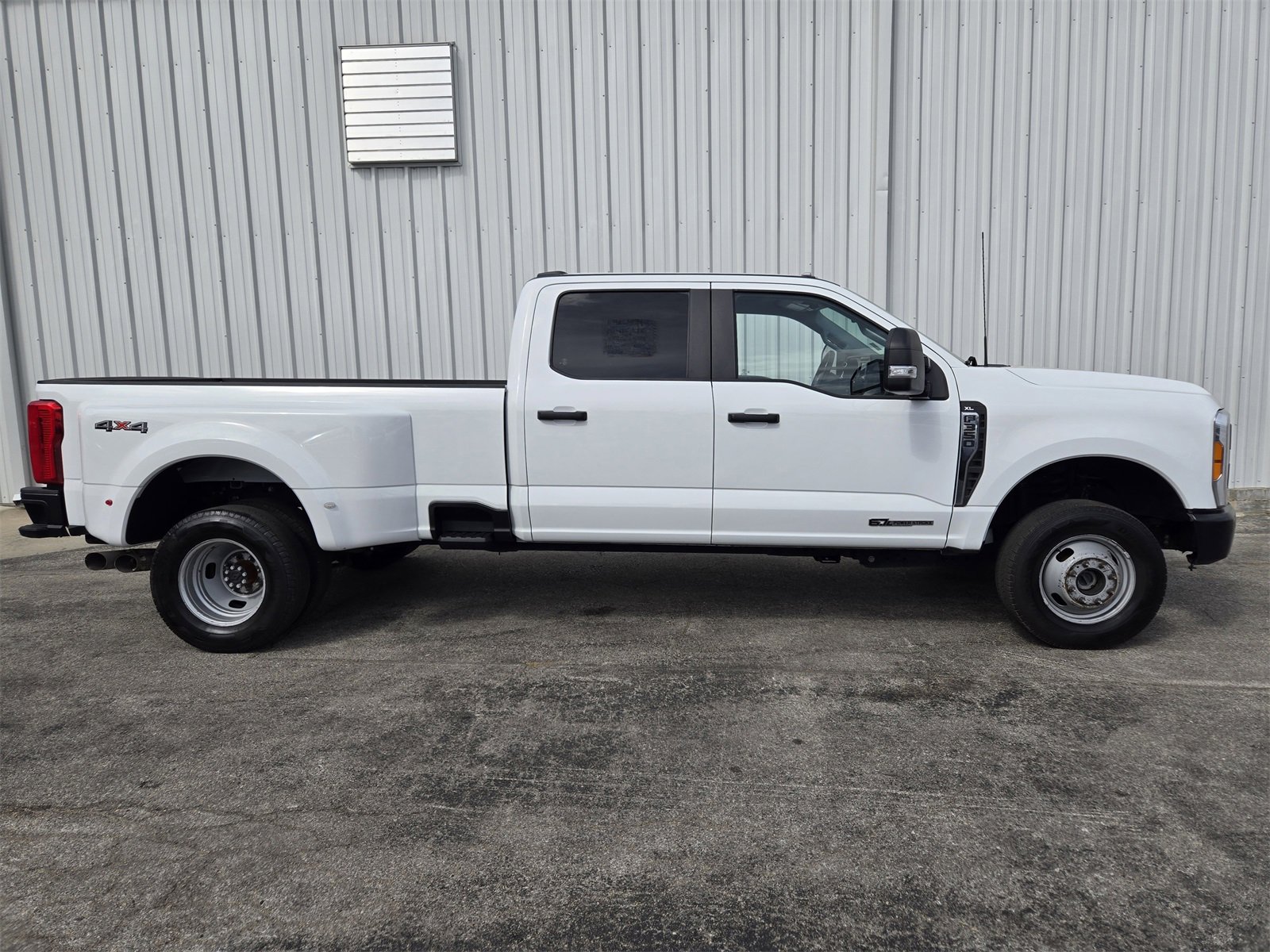 Used 2023 Ford F350 XL image 4