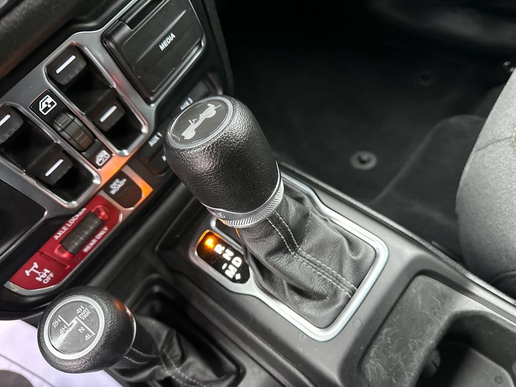 Used 2024 Jeep Wrangler Unlimited AWD/4WD image 19