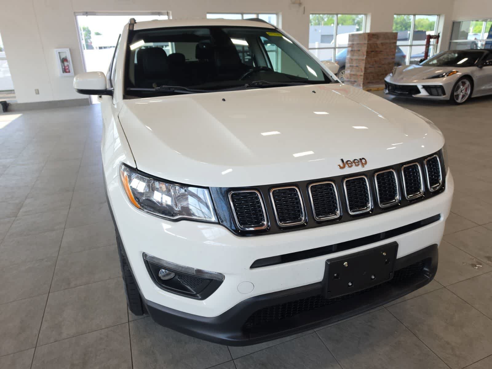 Used 2018 Jeep Compass Latitude w/ Popular Equipment Group FWD image 4