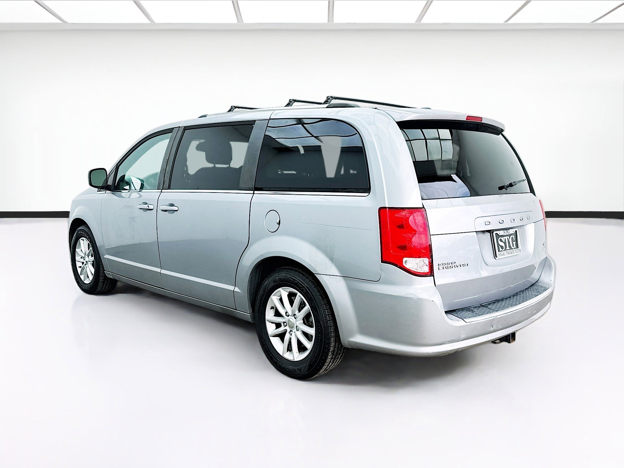 Used 2019 Dodge Grand Caravan SXT image 6