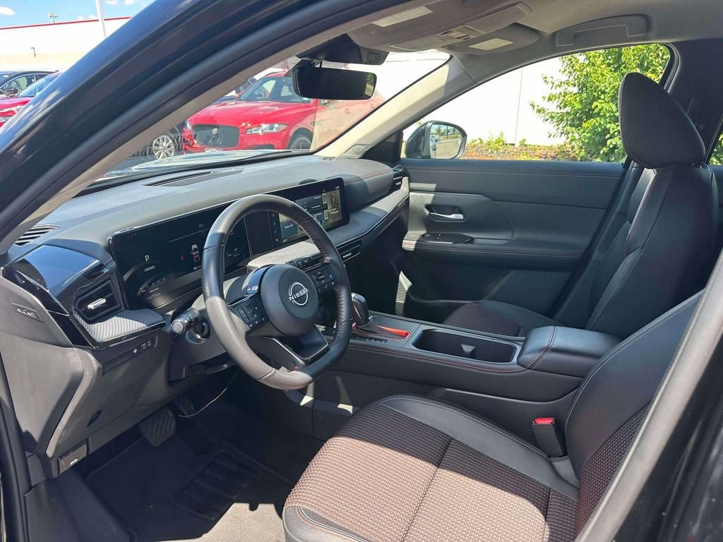 Used 2025 Nissan Kicks SR w/ Interior Electronics Package AWD/4WD image 15