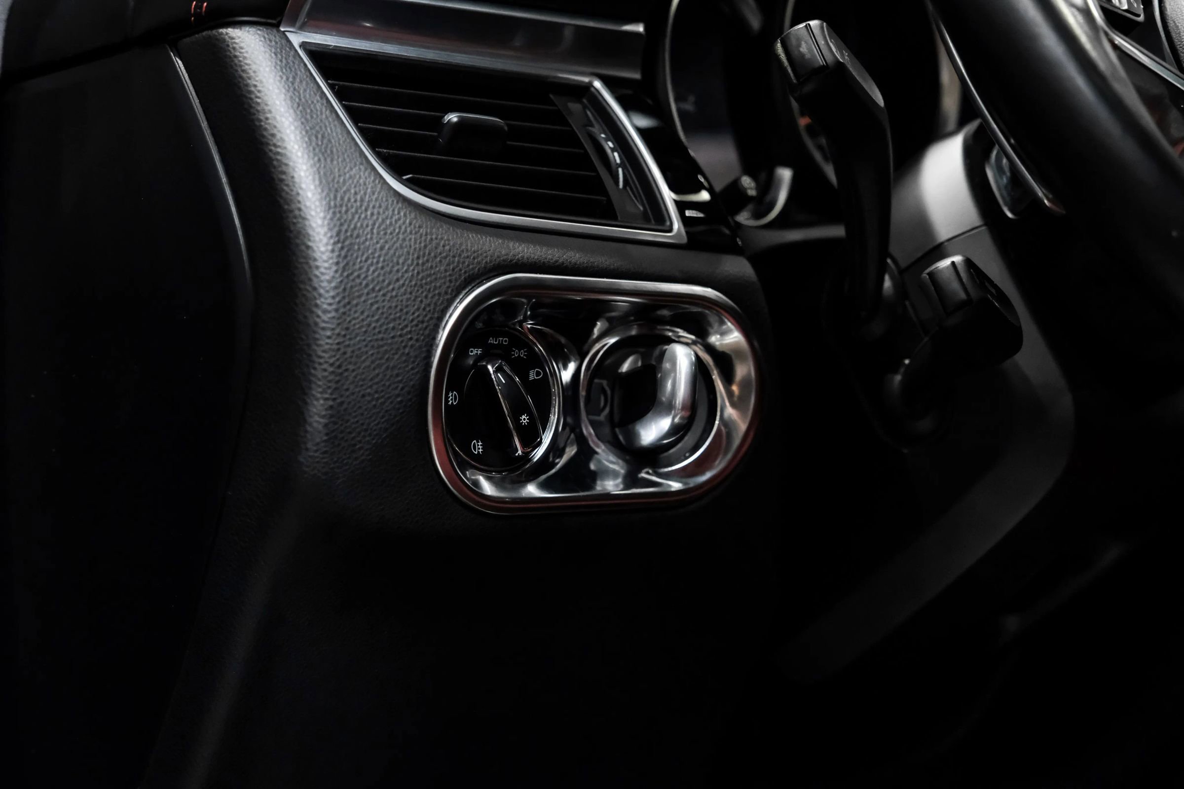 Used 2017 Porsche Macan S image 30