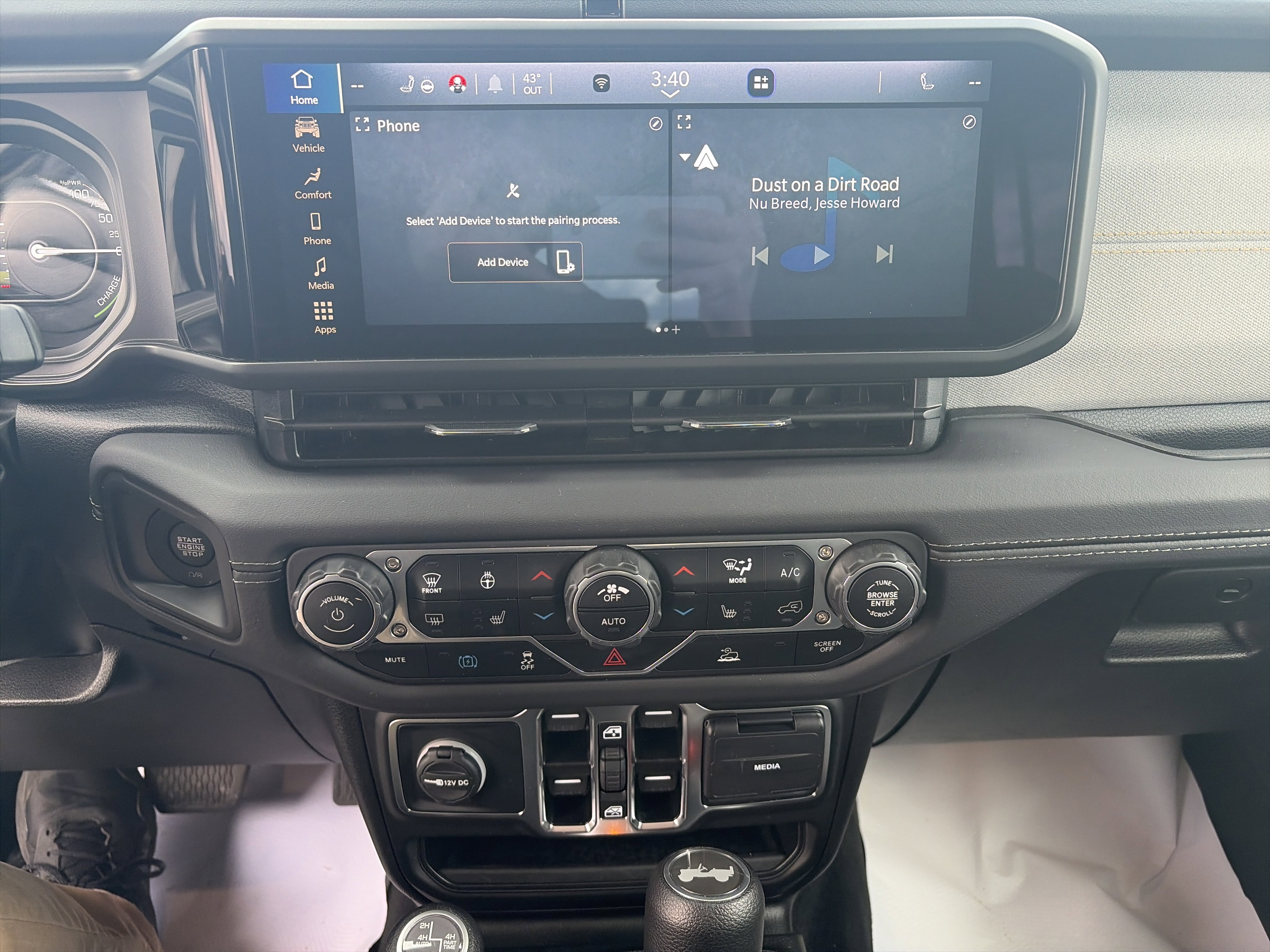 Used 2025 Jeep Wrangler Sahara image 24