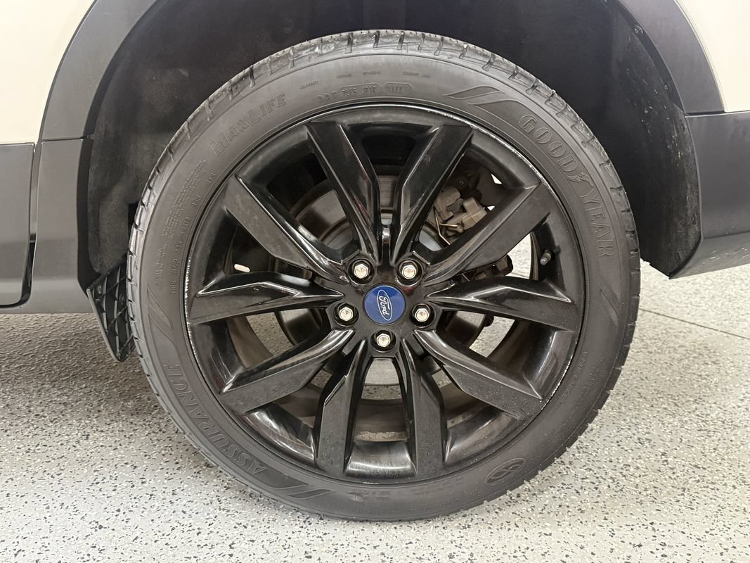 Used 2019 Ford Escape Titanium AWD/4WD image 24